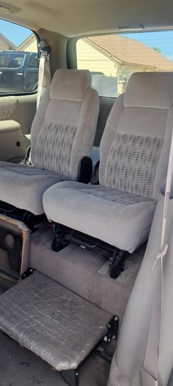 Chev. Venture van with lift