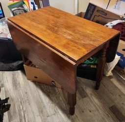Wood Table w/Foldable Side Leaves