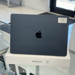 MacBook Air 15-inch   (2023)  256 GB  M2 