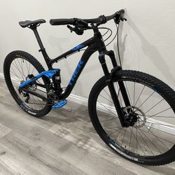 2017 Trek Fuel Ex7 29er MTB Size LARGE 