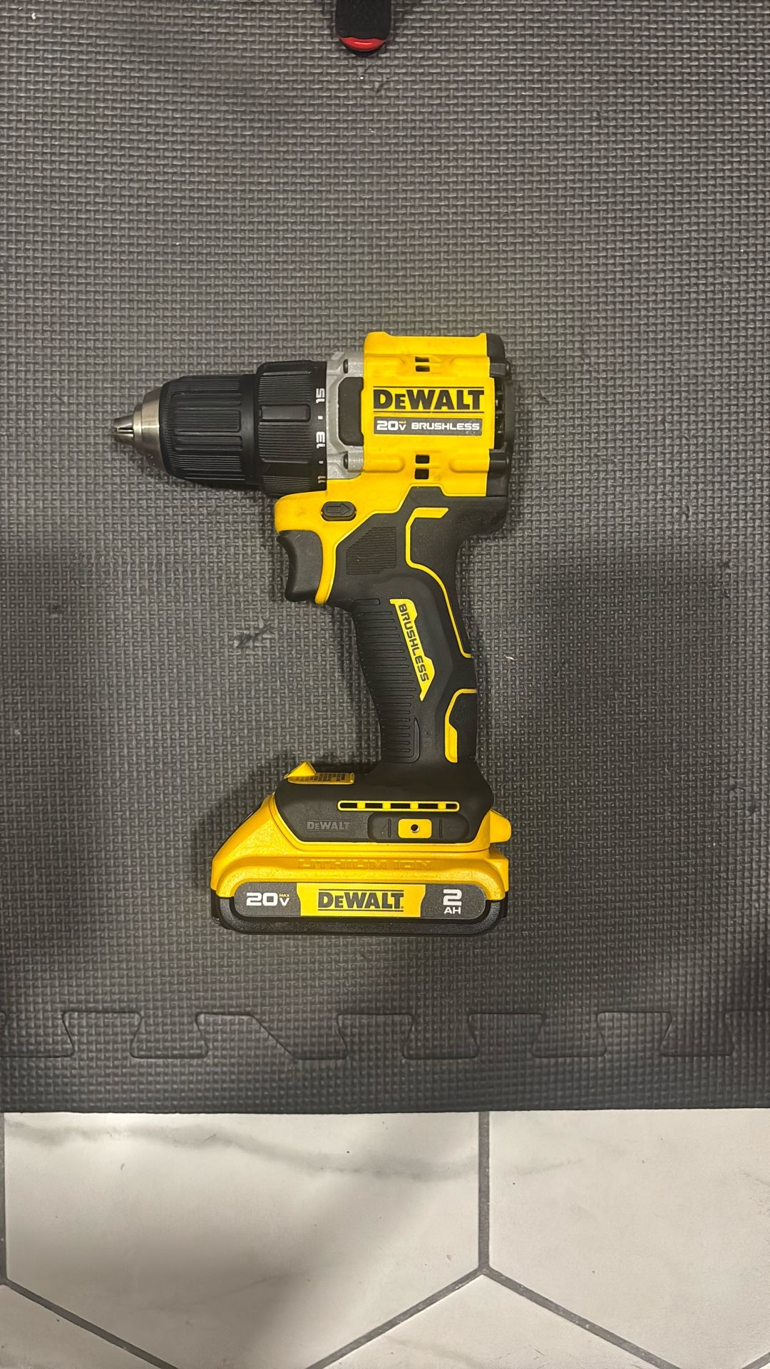 DEWALT 20v Brushless Drill w/20v 2AH Battery