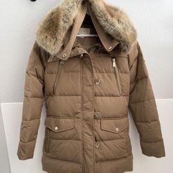 Michael Kors women’s puffer coat in Size Small. Brand new, never worn, no tags.