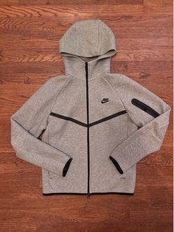 Gray Nike Tech Fleece, S
