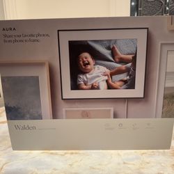 Walden Digital frame with 15” HD display 