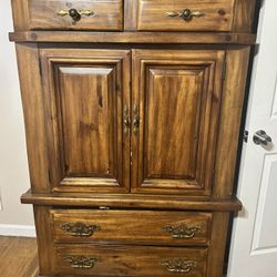FREE!! Queen bedroom Set 
