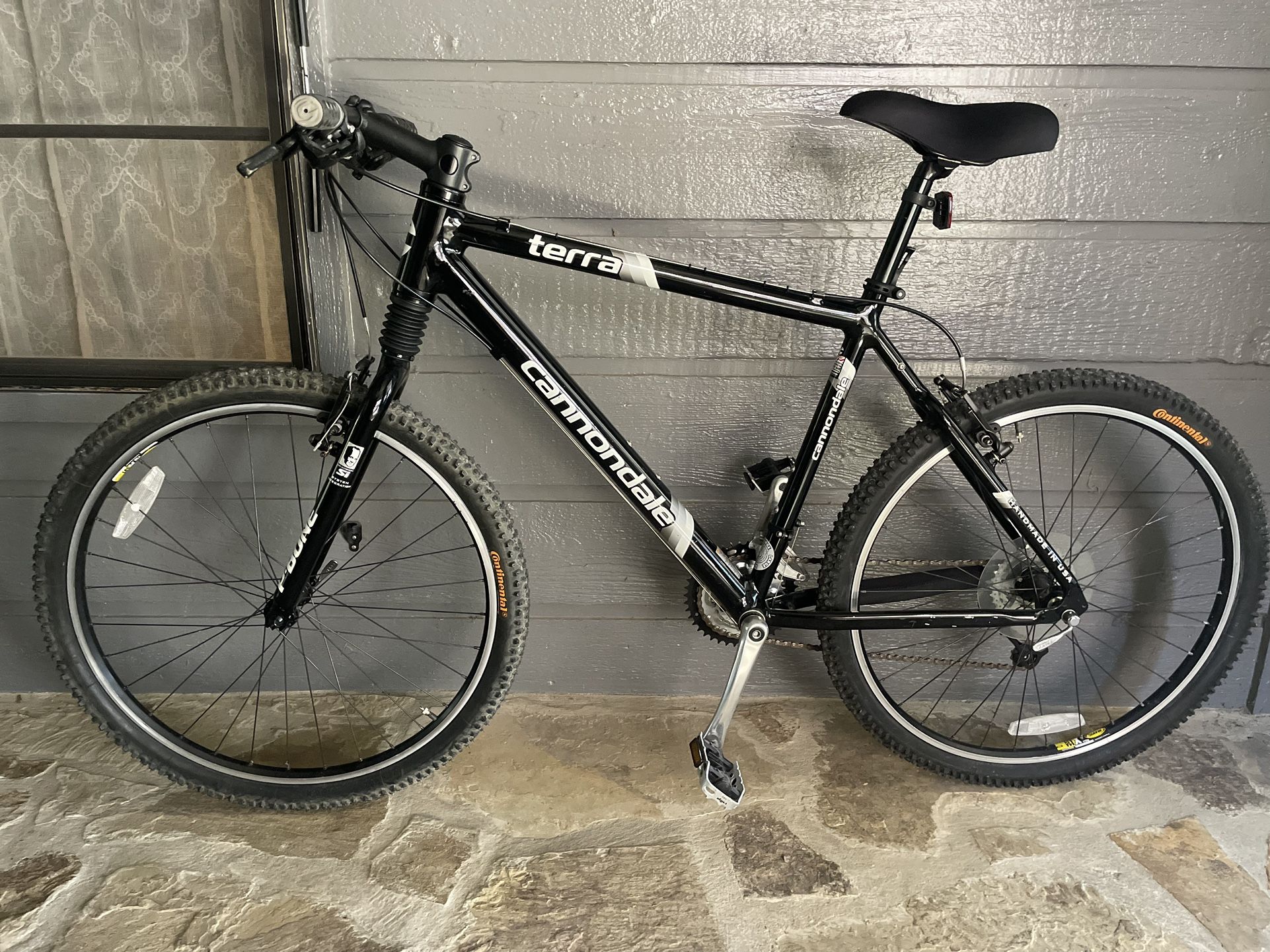 Cannondale Terra Bicycle . Large Frame
