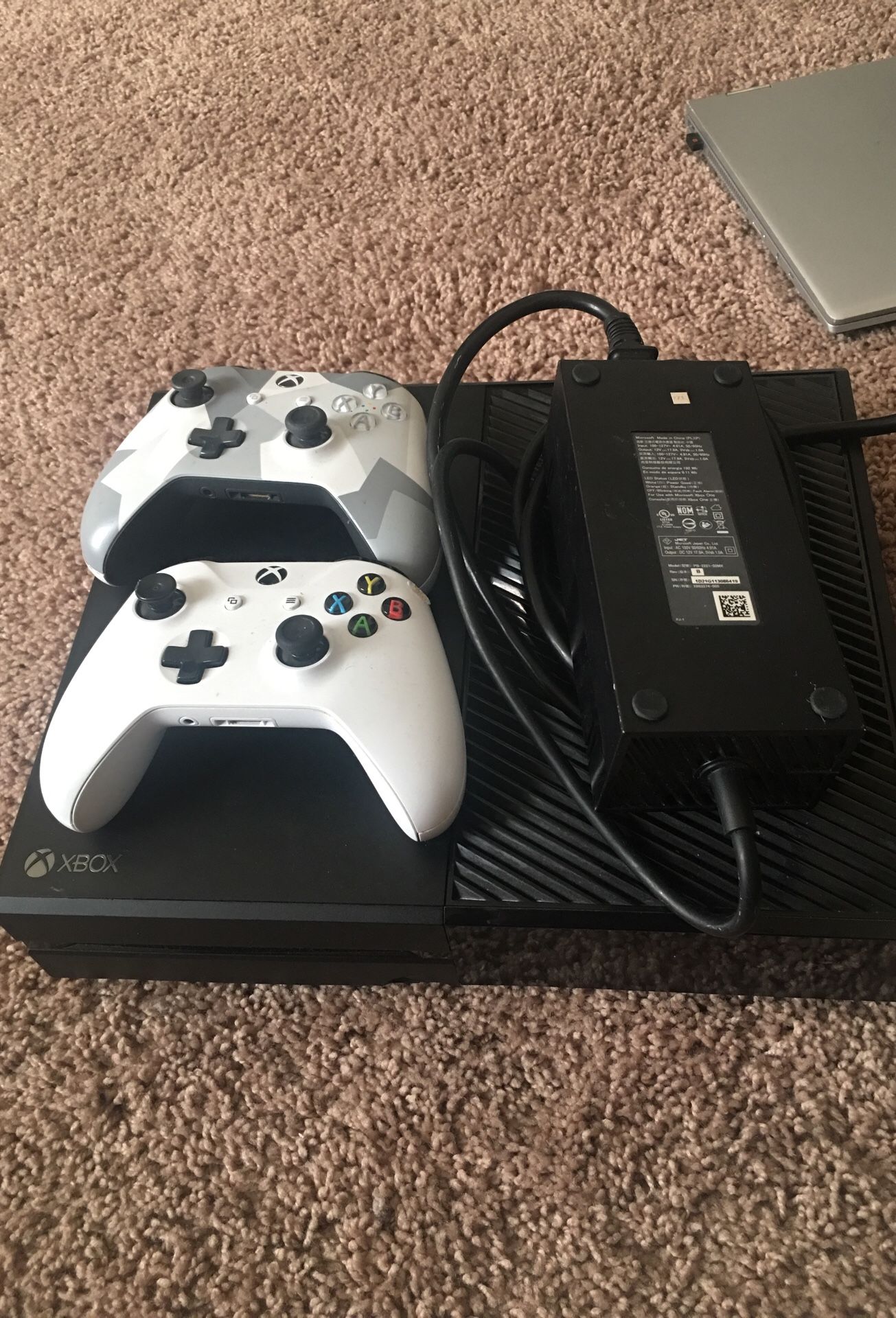 XBOX ONE WITH GAMES INSTALLED