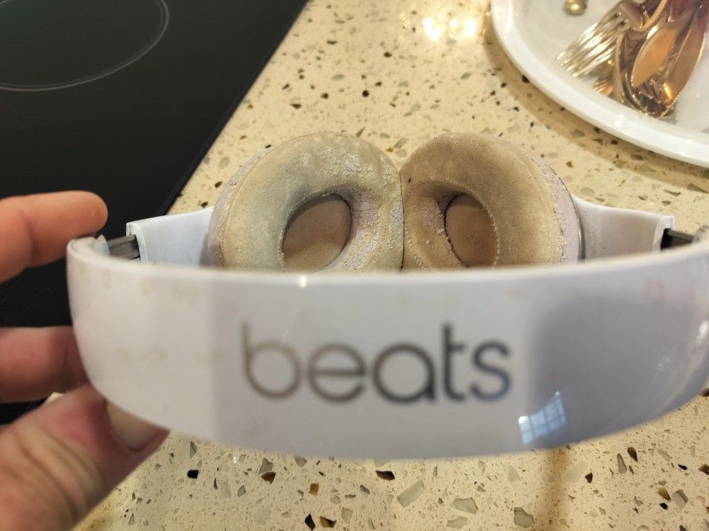 Beats Wireless Headphones. Good Working Condition.
