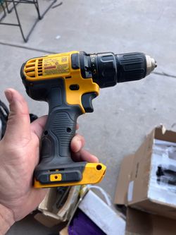 DEWALT DCD780 is a 20V MAX 1/2-inch cordless compact drill/driver
