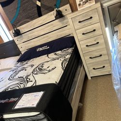 Beautiful Stunning Nice Bedroom Set!