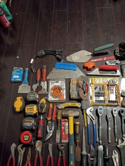 Mixed Hand Tool Lot – DeWalt, Irwin, Husky & More