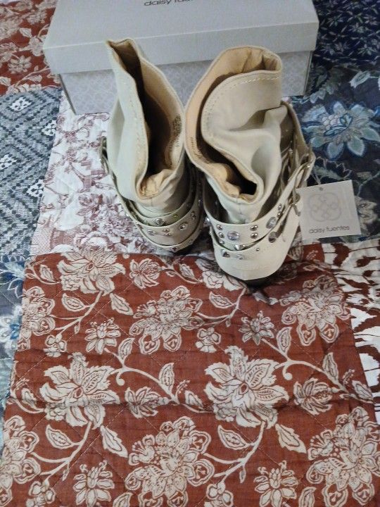 Excellent Christmas Gift Size 10 Medium Boots