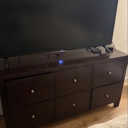 Free - Dresser 