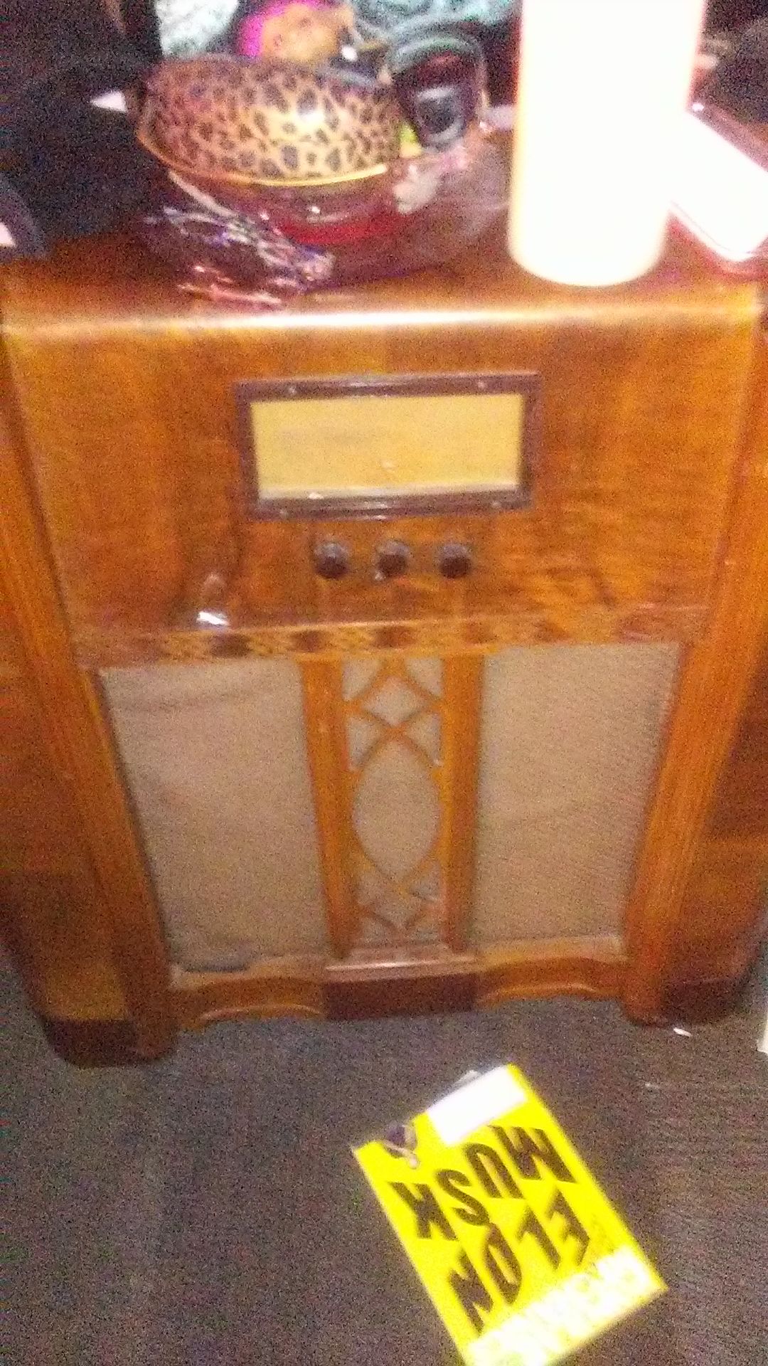 Antique Cabinet Mantola Radio WORKS