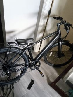 Black City Commuter E-Bike with Rear Rack