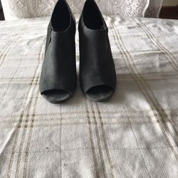 Eli Tahari Booties Suede Grey S.6.5