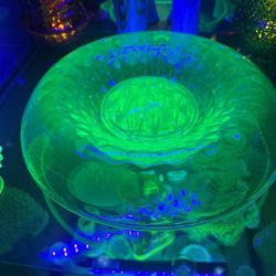 Uranium Bowl With Flower Frog