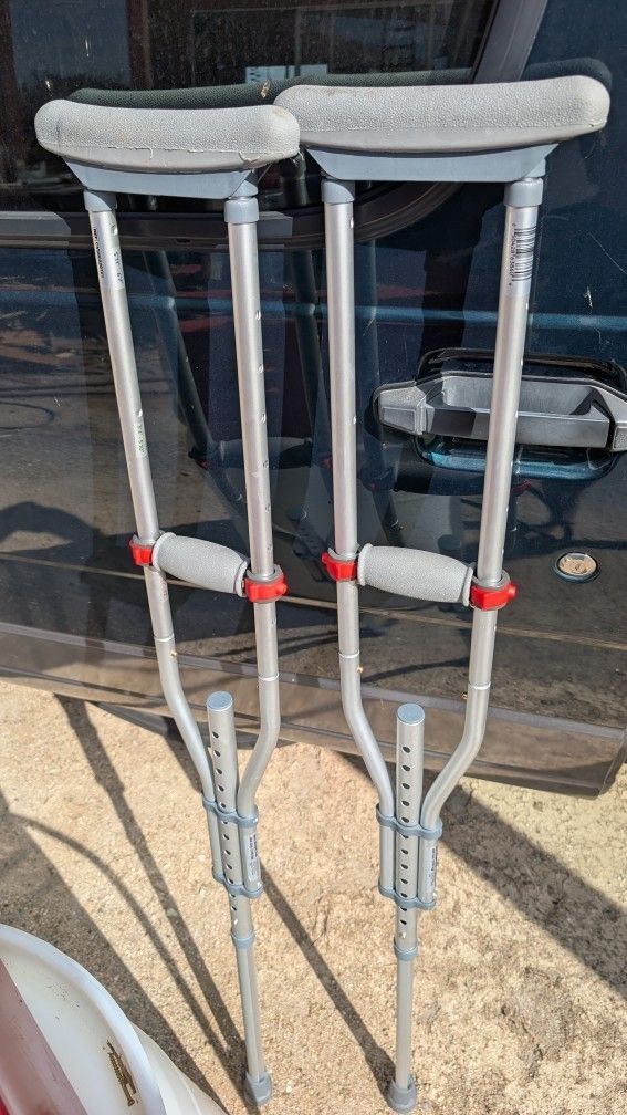 Like New Crutches Fully Adjustable All Heights Crutch Pair