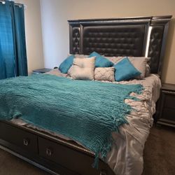 $500 OBO King LED Light 4 Piece Bedroom Set