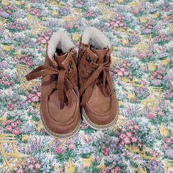 Boys 👦 Boots 👢 Size 6.