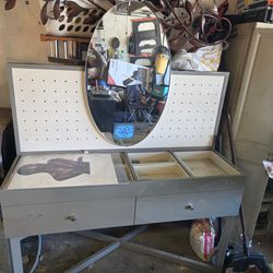 Industrial double side vanity with mirrors