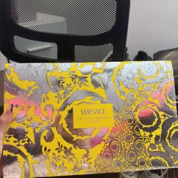 Versace Yellow Diamond set( perfume,body lotion,and body shower )