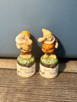 PHB Disney Collection Doc & Sneezy Trinket Boxs with little lanterns 