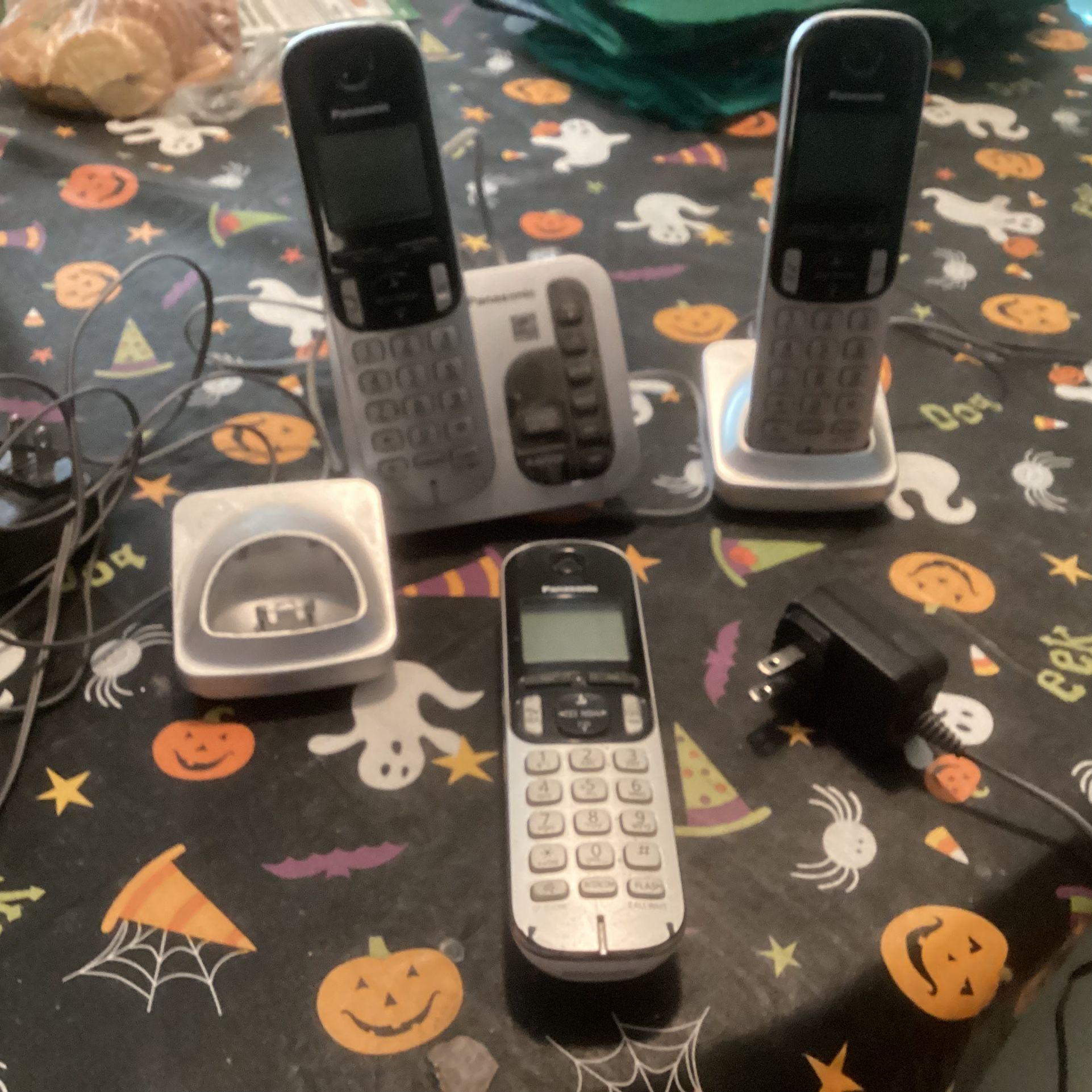CORDLESS PHONES - 3 PANASONIC HANDSETS AND 3 BASES