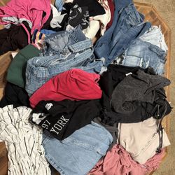 Women’s/Juniors Lot Of Clothes Size XS Like New Variety Over 30 Pieces 