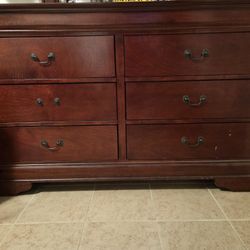 Queen Bed Set w/ Dresser