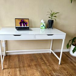 Lovely Modern Desk