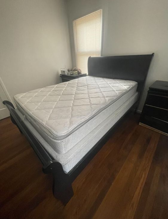 Full Size Bed With Spring Box  and Matress
