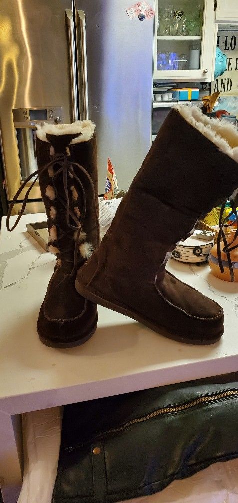 Bearpaw BROWN SUEADE LACE https://offerup.co/faYXKzQFnY?$deeplink_path=/redirect/ TO uggs Style Boots..size 9 Womens..Great CONDITION!!..FUR LINED