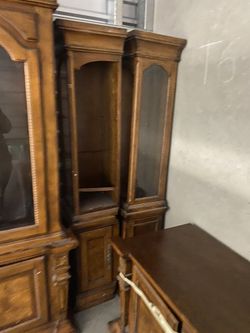 Entertainment Centers 