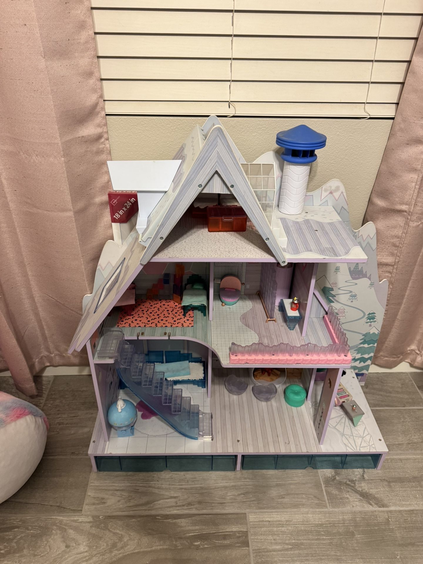 LOL doll house And accessories