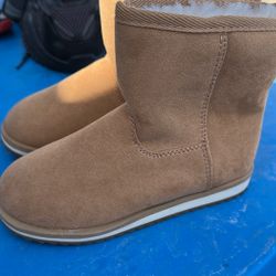 Botita Nuevas De Nina Size 11   $5 