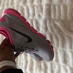 Ladies nike tennis Shoes