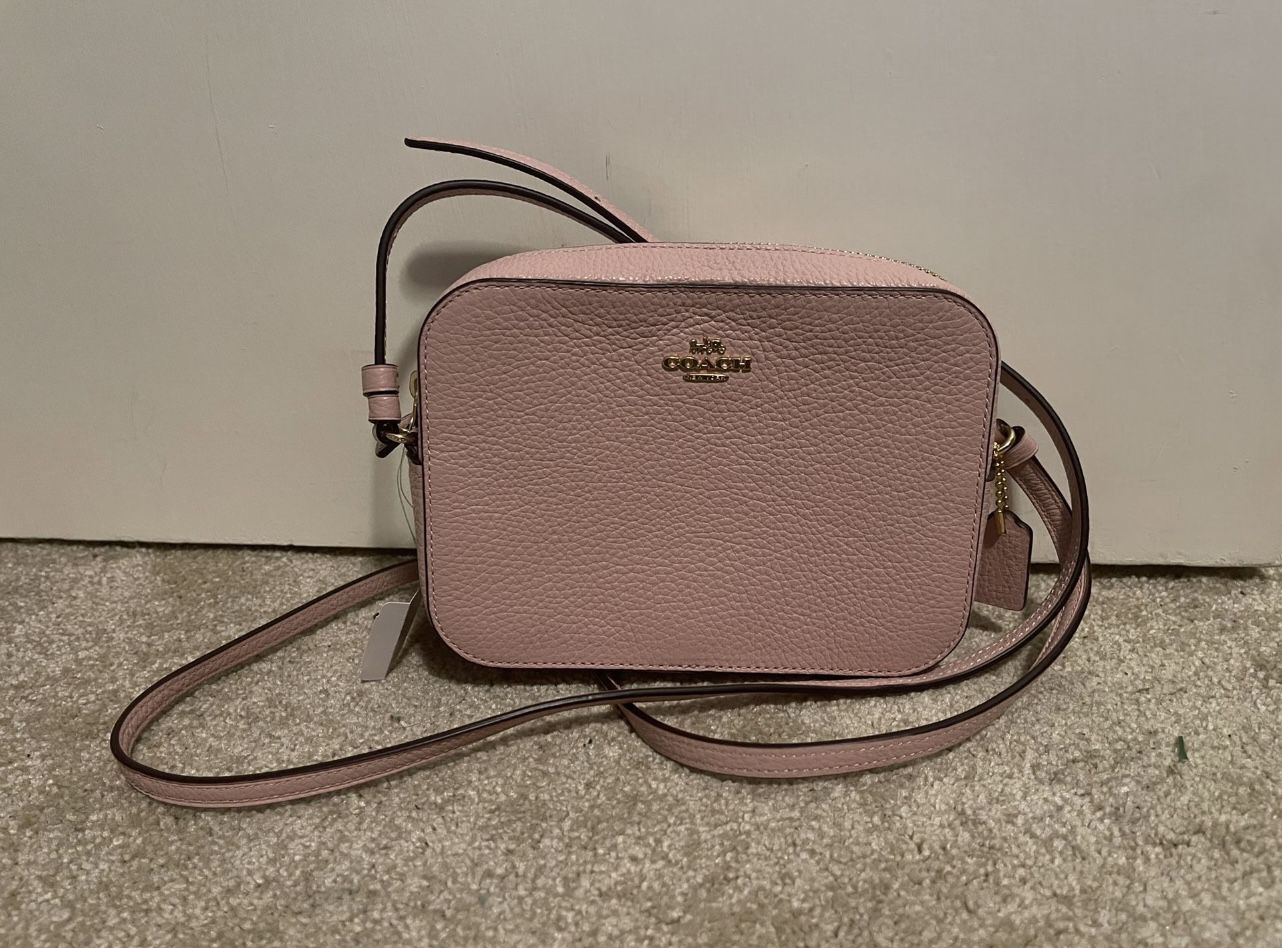 Salmon pink Coach Crossbody Bag for Sale in Queens, NY - OfferUp