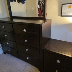 Queen Bed, dresser, nightstand 