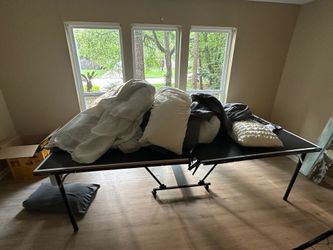 Queen Blankets, sheets, pillow Cases + Beds