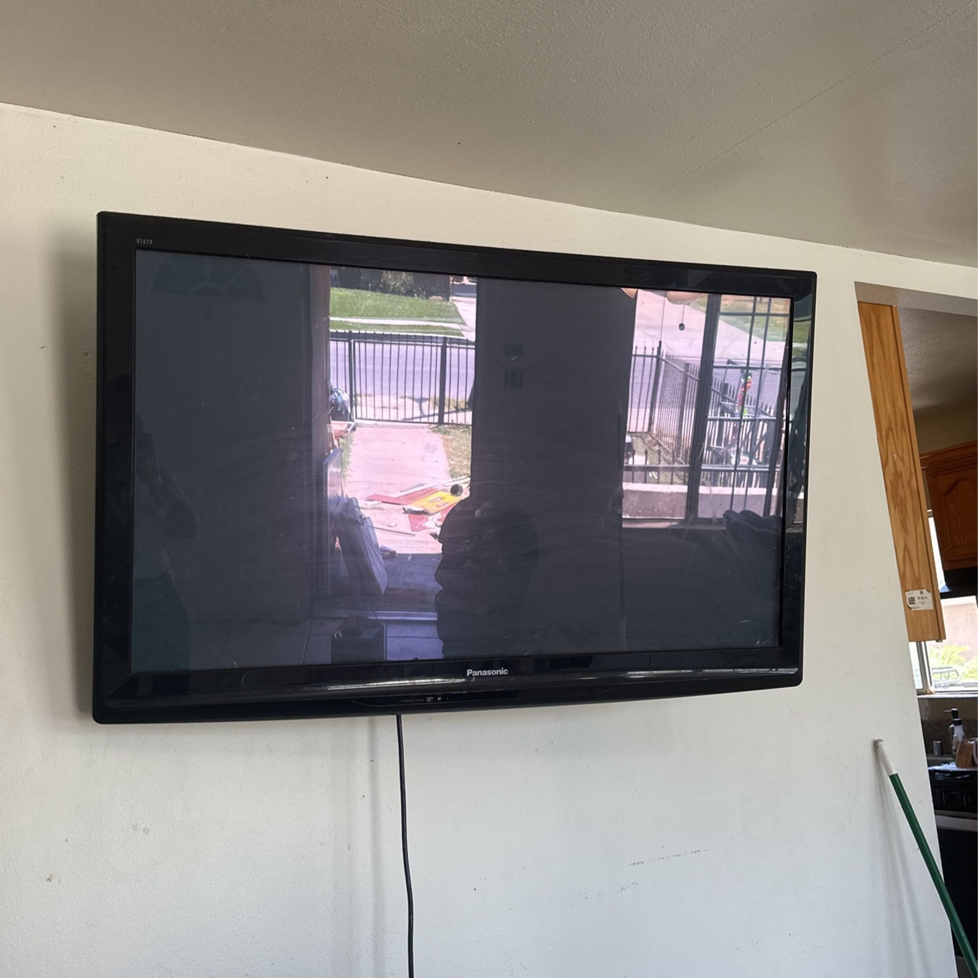 Panasonic TV & Mount