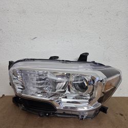 2016-2023 TOYOTA TACOMA HEADLIGHT LEFT DRIVER SIDE OEM 