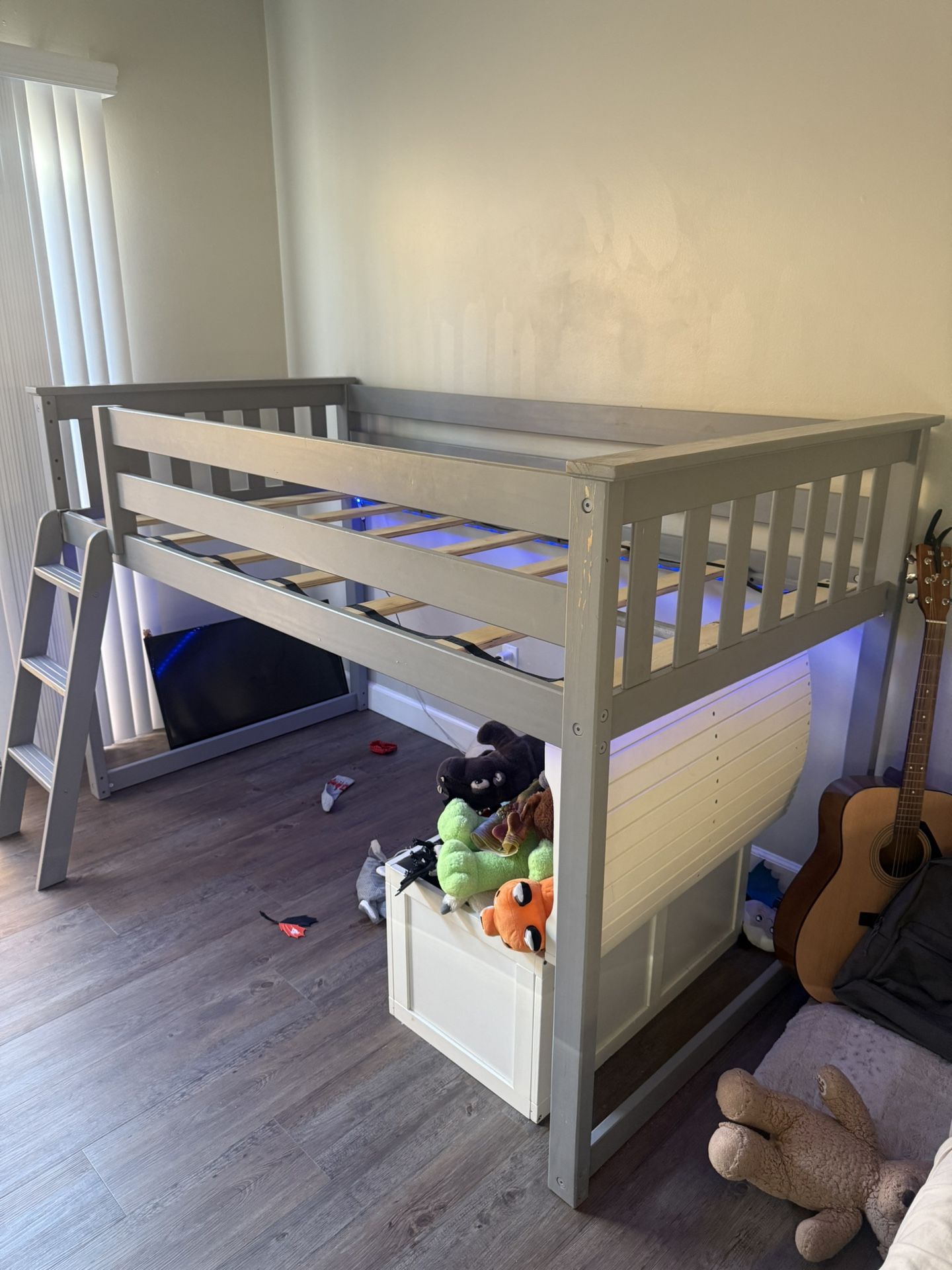 Twin Size Bunk Bed