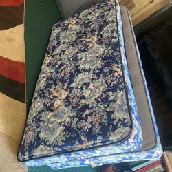 🩷🩷1- $$240-matching blue floral  twin mattress and box. (Not new)    - I stock up on these from purchasing them in Seattle and Tri Cities and bringi