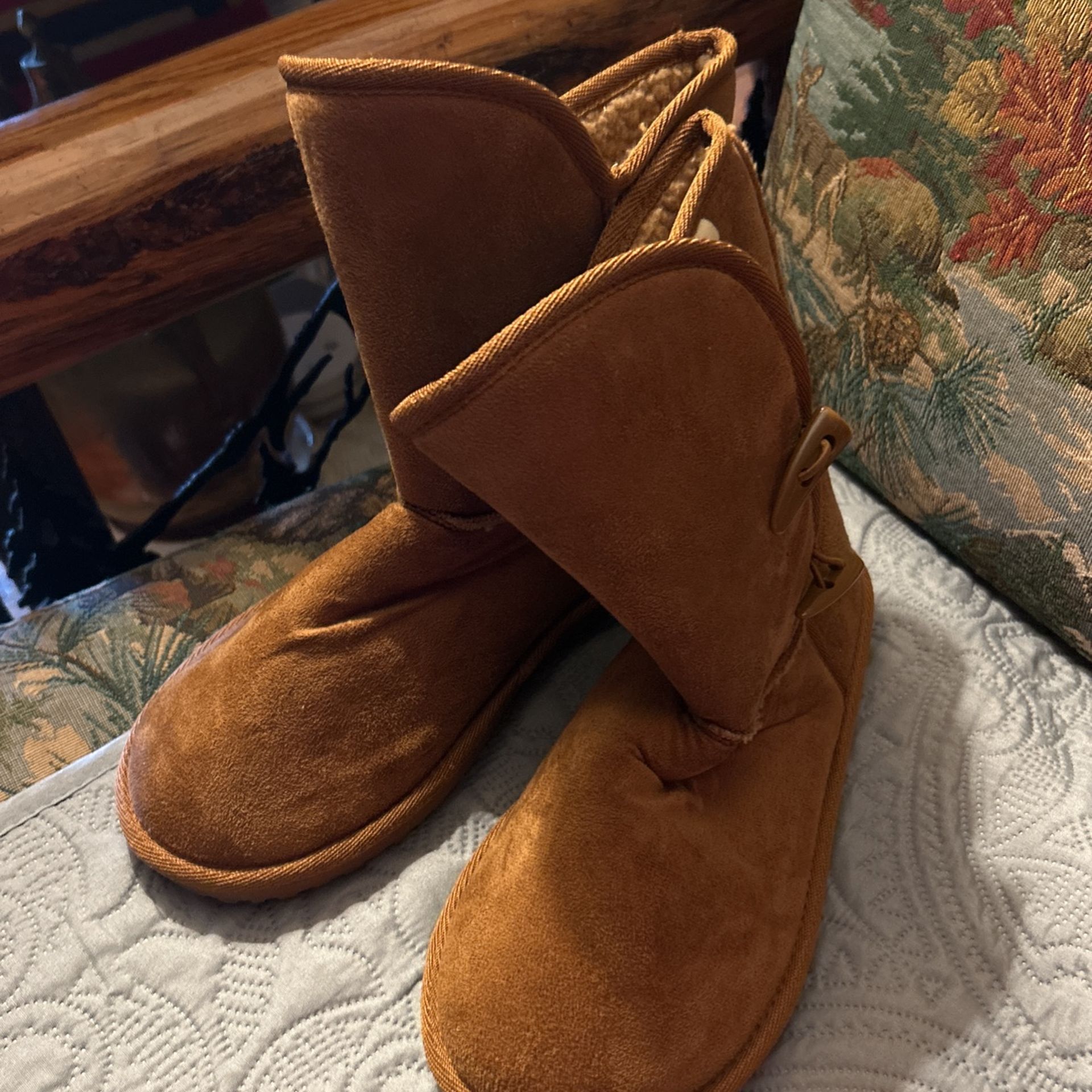 New Lined Boots Size9