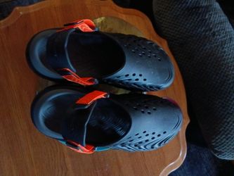 Men's crocs