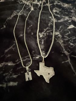 TEXAS SOLD, letter H pendant w/silver chain pu only Edinburg 