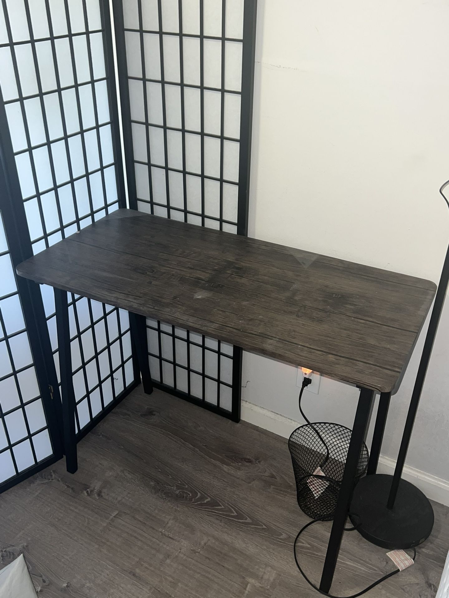 Wooden Desk – Great Condition