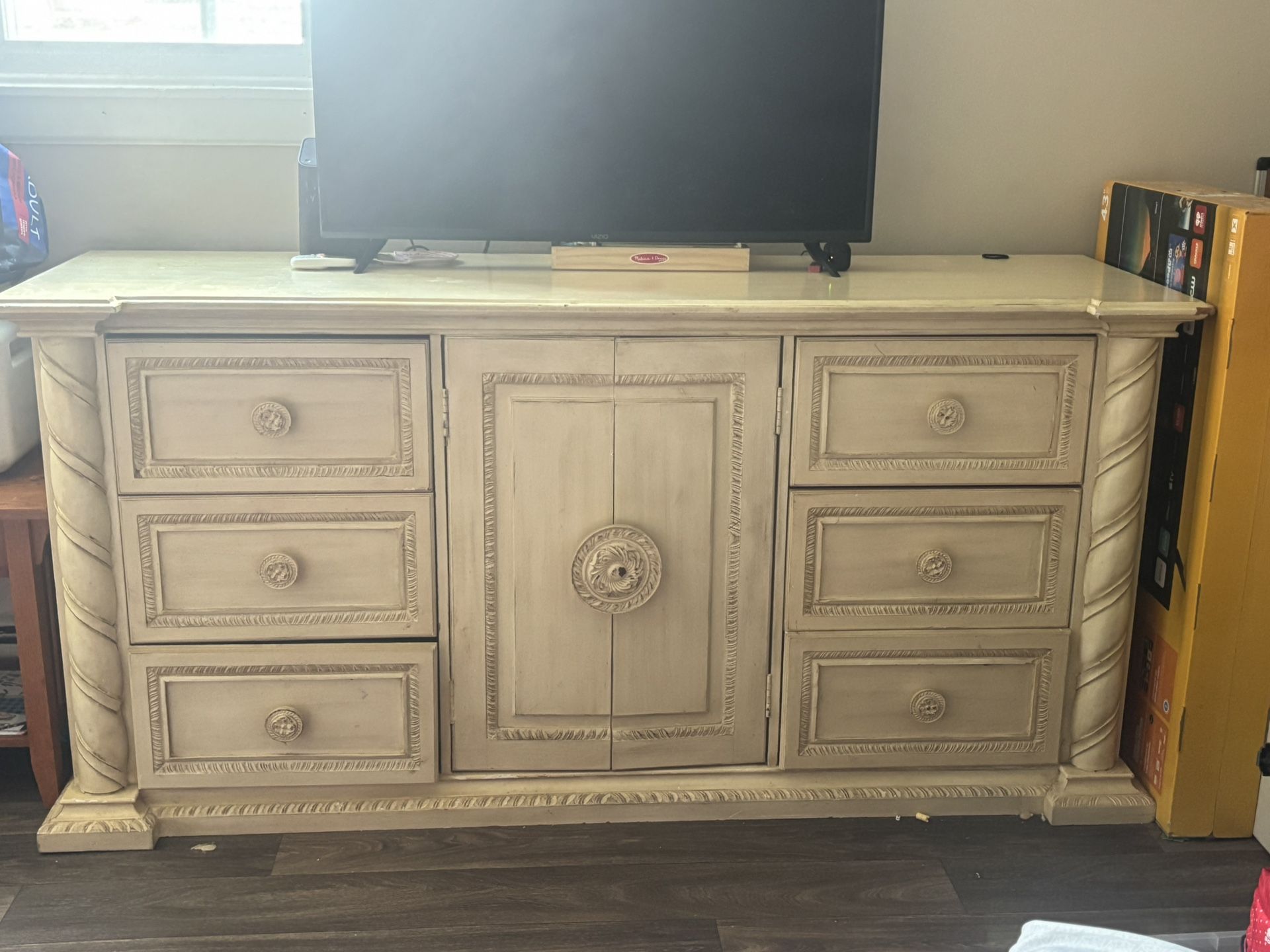 Dresser