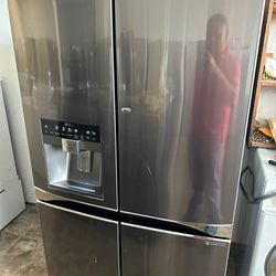 ❤️🎊LG Refrigerator Black Stainless Steel Chow Case Nice❤️🎊